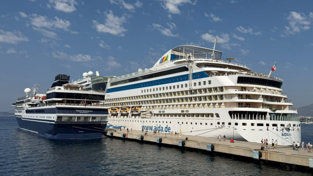 bodrum-limaninda-hareketlilik-2-kruvaziyer-2-bin-746-yolcu-kuvX5Cyk.jpg