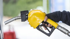 bogazda-trafik-durdu-petrol-rekor-kirdi-benzin-ve-motorinde-kritik-bekleyis-NFykWheO.jpg