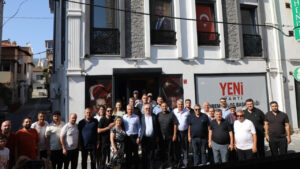 chpden-istifa-etmisti-edremit-belediye-baskani-ertas-ve-19-meclis-uyesi-yeni-partiye-katildi-PxhWN1Ee.jpg
