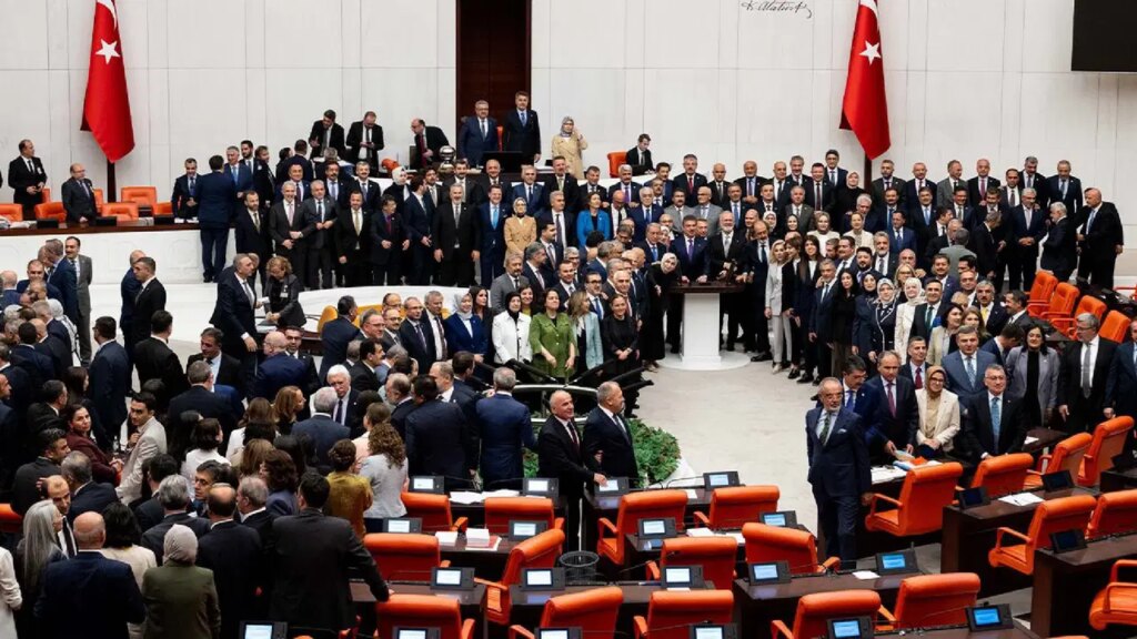 cumhur-ittifaki-cerceve-yasada-fire-verdi-9-milletvekilinin-oylamaya-katilmadigi-ortaya-cikti-6un5Cv4q.jpg