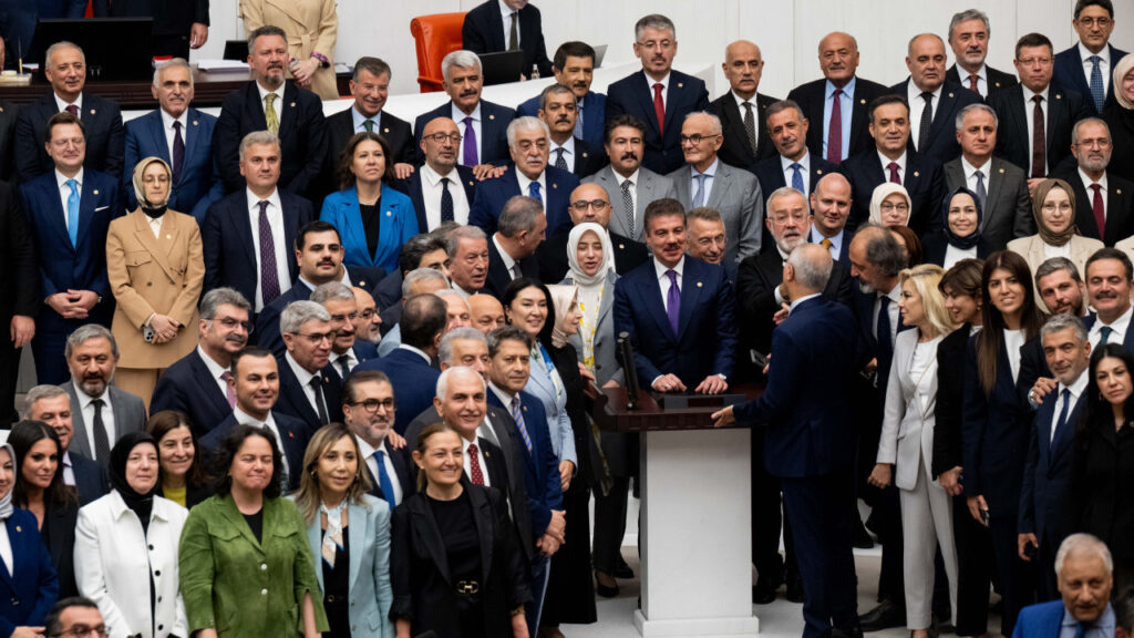 cumhur-ittifakinin-surec-yasasi-fireleri-ortaya-cikti-9-vekil-katilmadi-bJPy2E3P.jpg