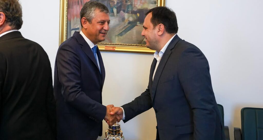 dalaman-belediye-baskani-sezer-durmus-chpden-istifa-etti-yarin-yeni-partiye-gececek-JMeKh88k.jpg