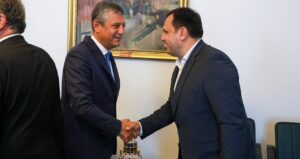 dalaman-belediye-baskani-sezer-durmus-chpden-istifa-etti-yarin-yeni-partiye-gececek-JMeKh88k.jpg