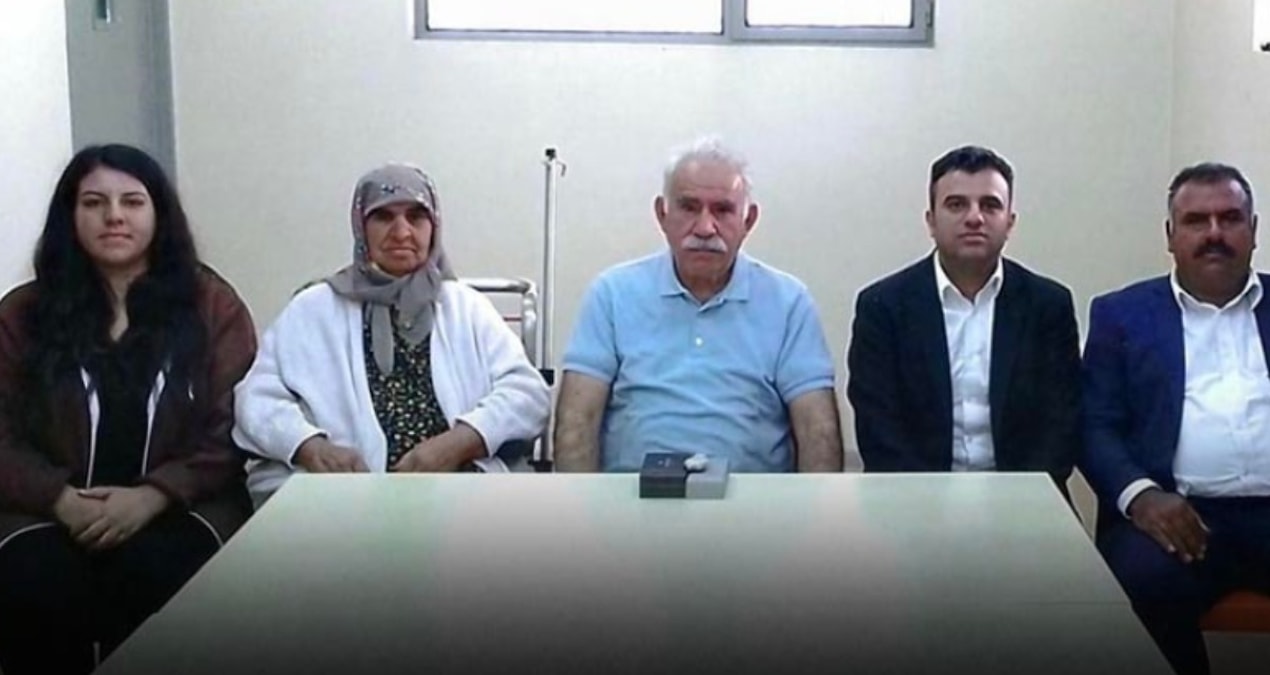 dem-parti-milletvekili-10-ay-once-cezaevinde-cekilen-aile-fotografini-bugun-paylasti-FD5ZAvgl.jpg