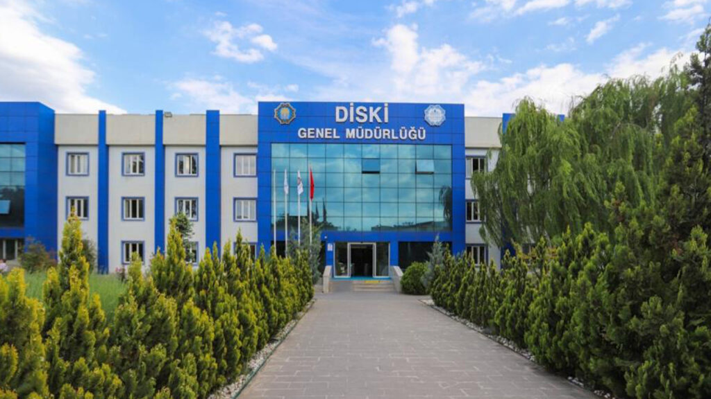 dicle-baraj-golunde-arabasini-yikadi-6YUy8ARC.jpg