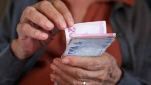 emekli-1-milyon-lira-alacakli-cikti-hesaplara-yatacagi-tarihi-bekliyor-cP9kEULj.jpg