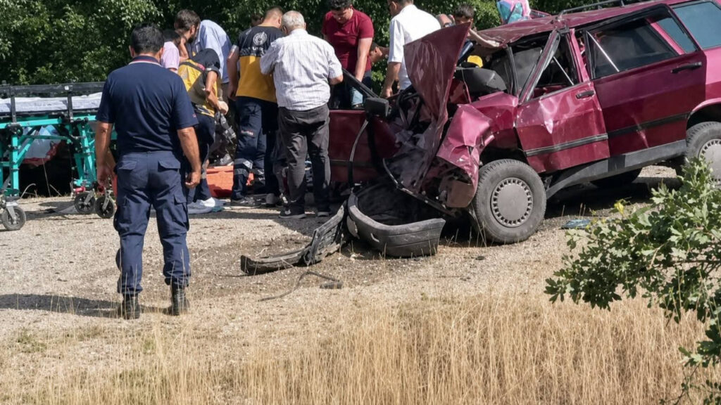 feci-kaza-iki-otomobil-carpisti-1-kisi-hayatini-kaybetti-XHjkcPCJ.jpg