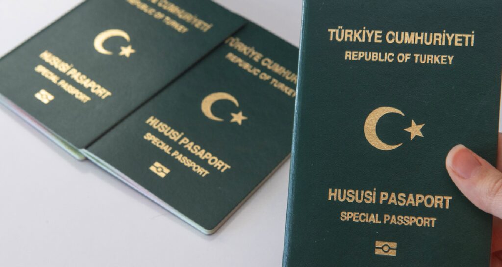 icisleri-bakanligindan-beklenen-yesil-pasaport-aciklamasi-geldi-LXXBEuGp.jpg