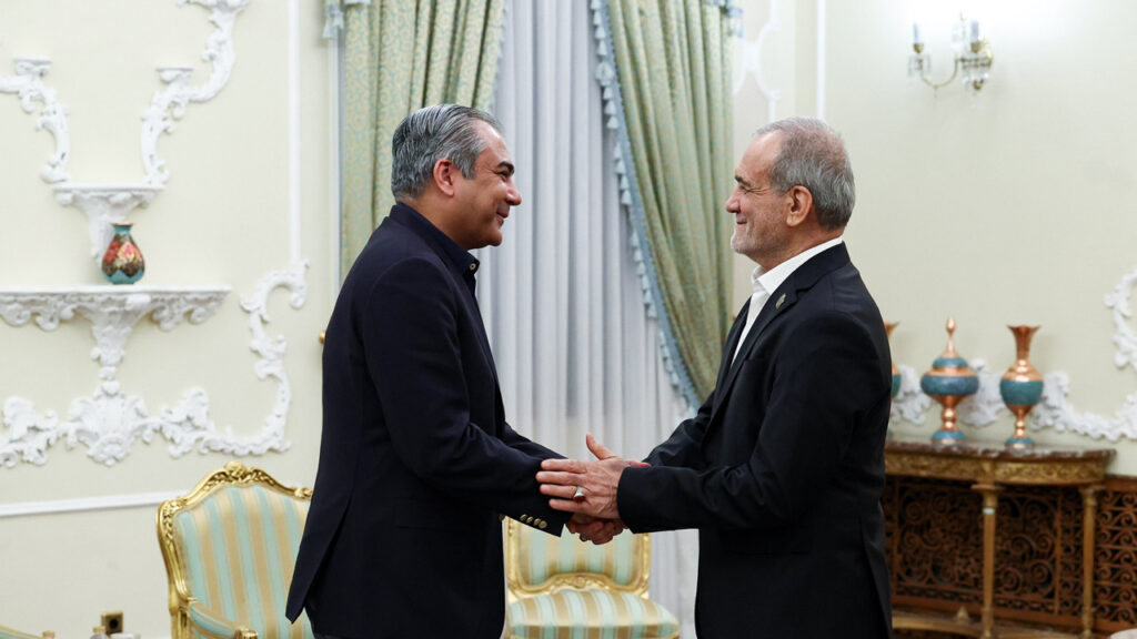 iran-cumhurbaskani-abd-ile-muzakerelerin-arabulucusu-pakistanin-icisleri-bakanini-kabul-etti-7YNXxzul.jpg