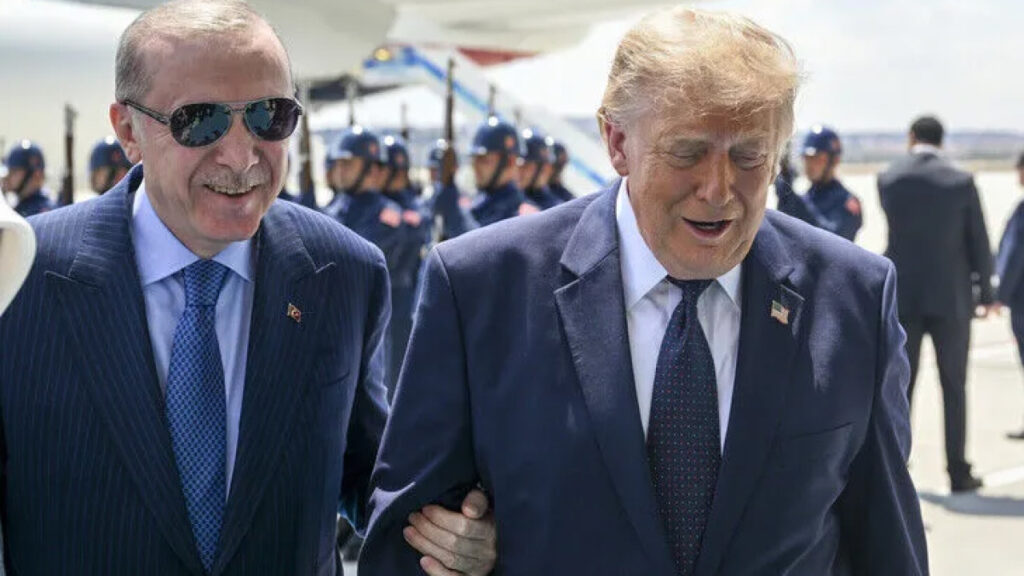 iran-tehdidi-nedeniyle-ucak-degistirmisti-trumptan-ankara-aciklamasi-SpMrRkOX.jpg
