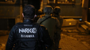istanbulda-dev-uyusturucu-operasyonu-16-gozalti-rC6rCEU5.jpg
