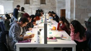 istanbulda-universiteler-bir-ay-erken-kapanacak-yQ42BODf.jpg
