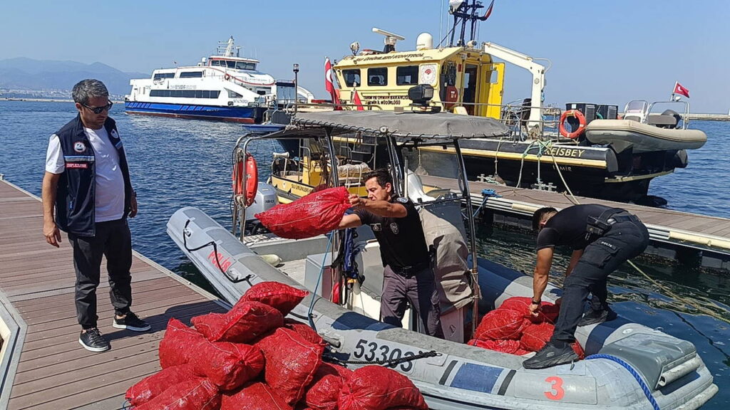 izmirde-560-kilo-kara-midyeye-el-konuldu-pJklEL88.jpg