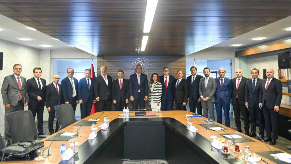 kultur-ve-turizm-bakani-mehmet-nuri-ersoy-sektorlerimizin-kuresel-rekabet-gucunu-daha-da-artiracagiz-rm4Bjj6Q.jpg