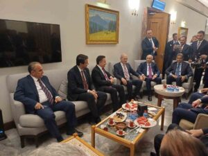 kurtulmus-tbmm-kulislerini-ziyaret-etti-5bIJq7Z7.jpg