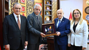 mhp-tbmm-grubundan-devlet-bahceliye-ziyaret-Gqz71z91.jpg