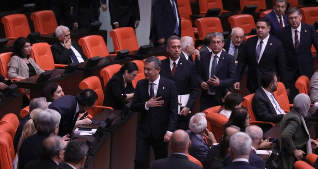 ozel-evet-dedi-vekilleri-serbest-birakti-X34GVZ6t.jpg