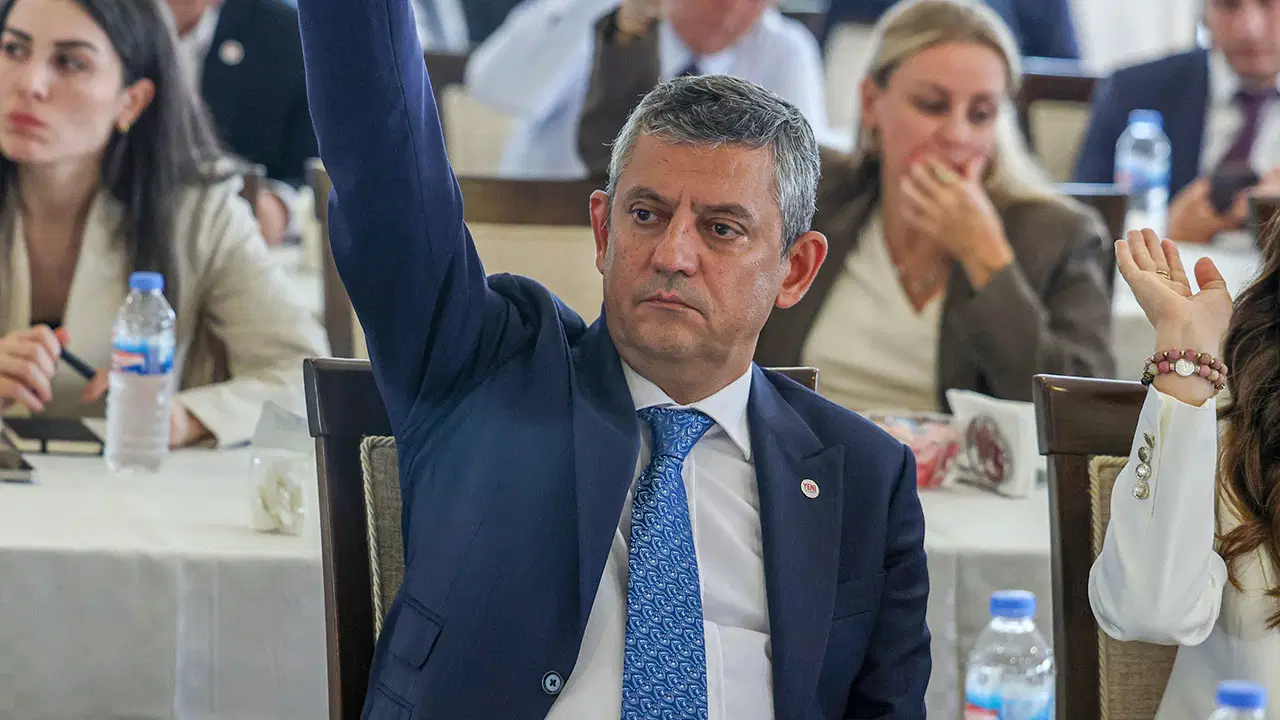 Özgür Özel ilk kez açıkladı: AKP ve CHP’den YENİ Parti’ye karşı ortak tutum