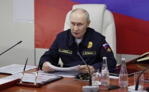 putin-varyag-kruvazorunde-batiya-uyardi-QrqRB4ws.jpg
