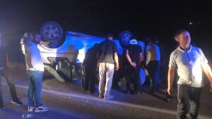sivasta-minibus-devrildi-yaralilar-var-XJfkXp9e.jpg