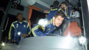 son-dakika-fenerbahce-takim-otobusune-saldiri-sorusturmasi-11-yil-sonra-5-supheli-gozaltina-alindi-EdarQSOD.jpg