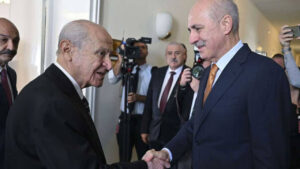 sureci-baslatan-bahceli-yuruten-numan-kurtulmusa-hediye-etti-mesaj-verdi-s2TrW6qR.jpg