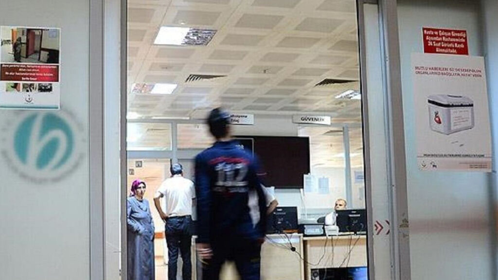 sus-havuzunda-elektrik-soku-belediye-iscisi-yogun-bakimda-yasam-savasi-veriyor-IbbTtqXb.jpg