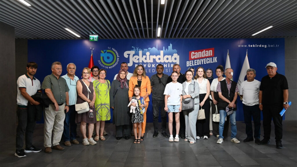 tekirdag-buyuksehir-belediye-baskani-yuceerden-halk-gununde-yuz-yuze-cozum-mesaisi-VkGRHEhd.jpg