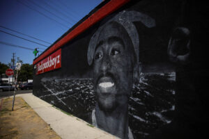 tupac-shakur-cinayetinde-kritik-dava-30-yil-sonra-basladi-diddynin-adi-da-dosyada-geciyor-QwWN6wEp.jpg