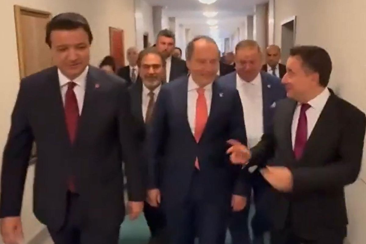 uc-muhalefet-lideri-mecliste-bulustu-ittifakin-ilk-fotografi-mi-5eFJr9nn.jpg