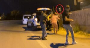ucuncu-kez-alkollu-yakalandi-cezayi-duyunca-cildirdi-gazetecilere-mermerli-saldiri-kNU6ZpiX.jpg