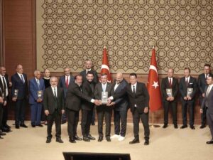 yilmaz-hepimizin-soyadi-turkiye-cumhuriyeti-DPCKg7Ev.jpg